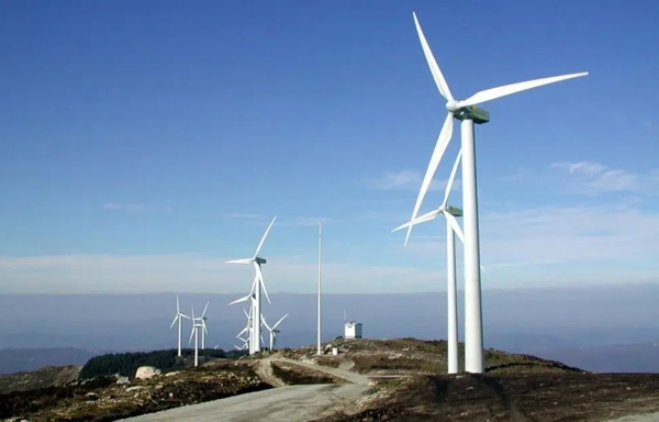 风力发电机组为什么是三个叶片且都是细长型的？？？？？？？